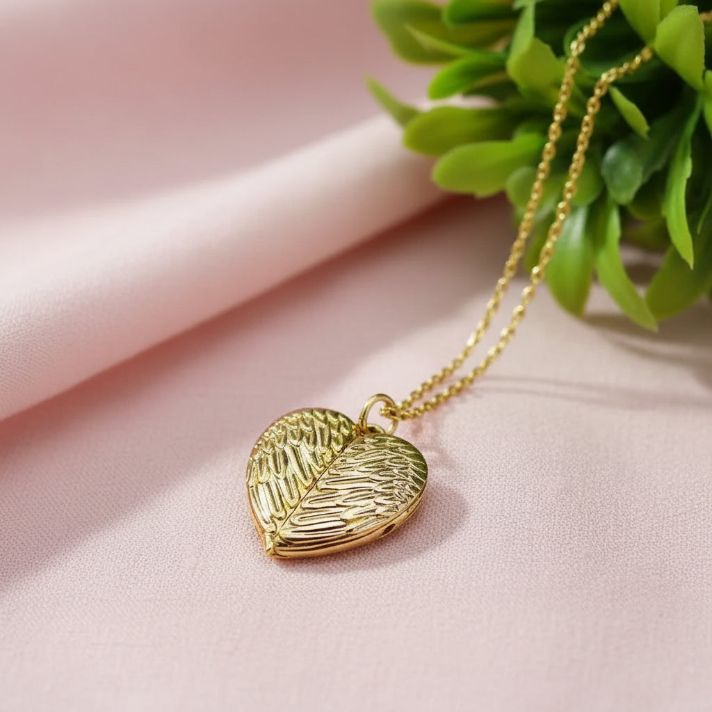 Angel wing necklace
